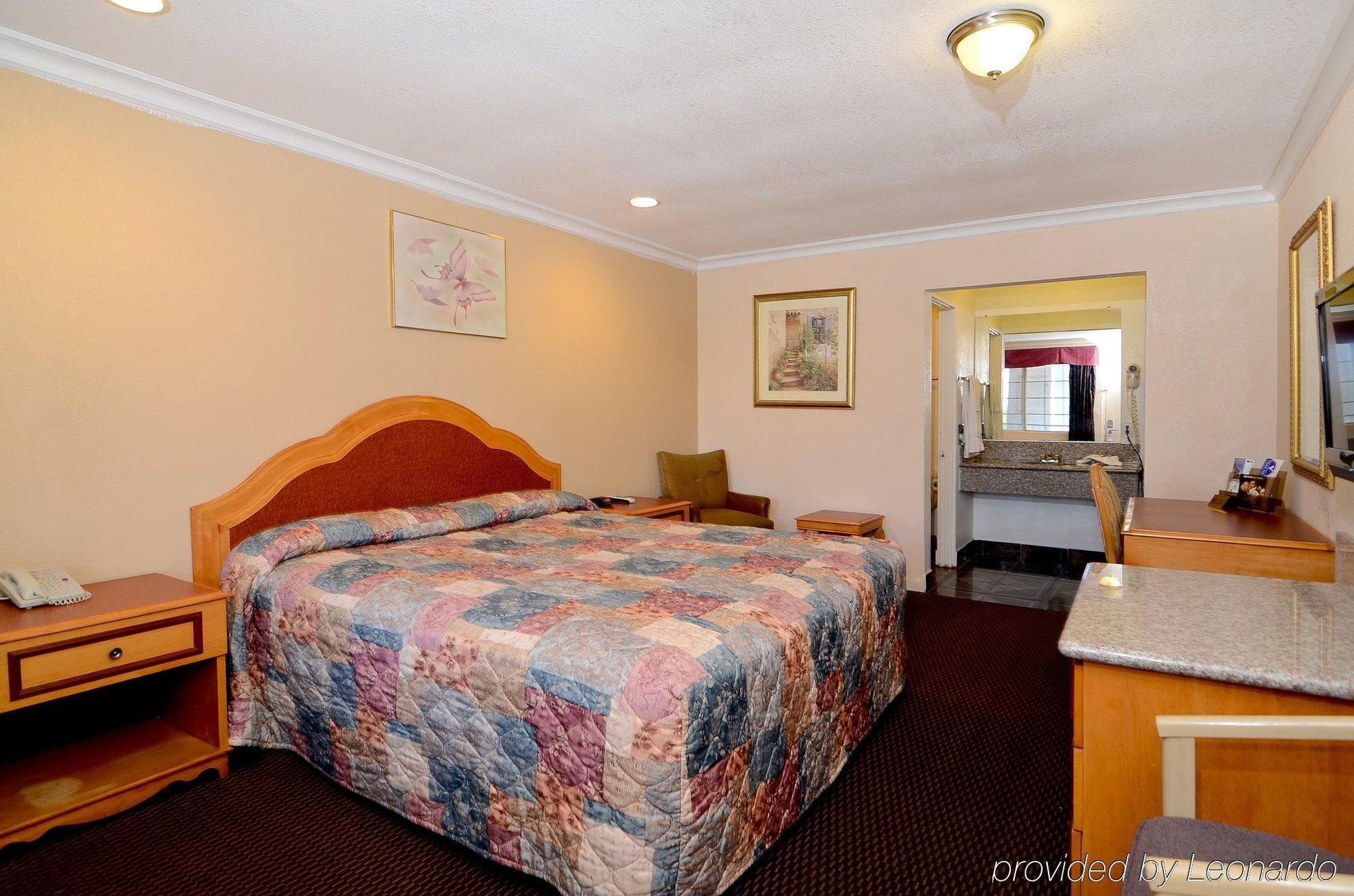 Americas Best Value Inn Corona Quarto foto
