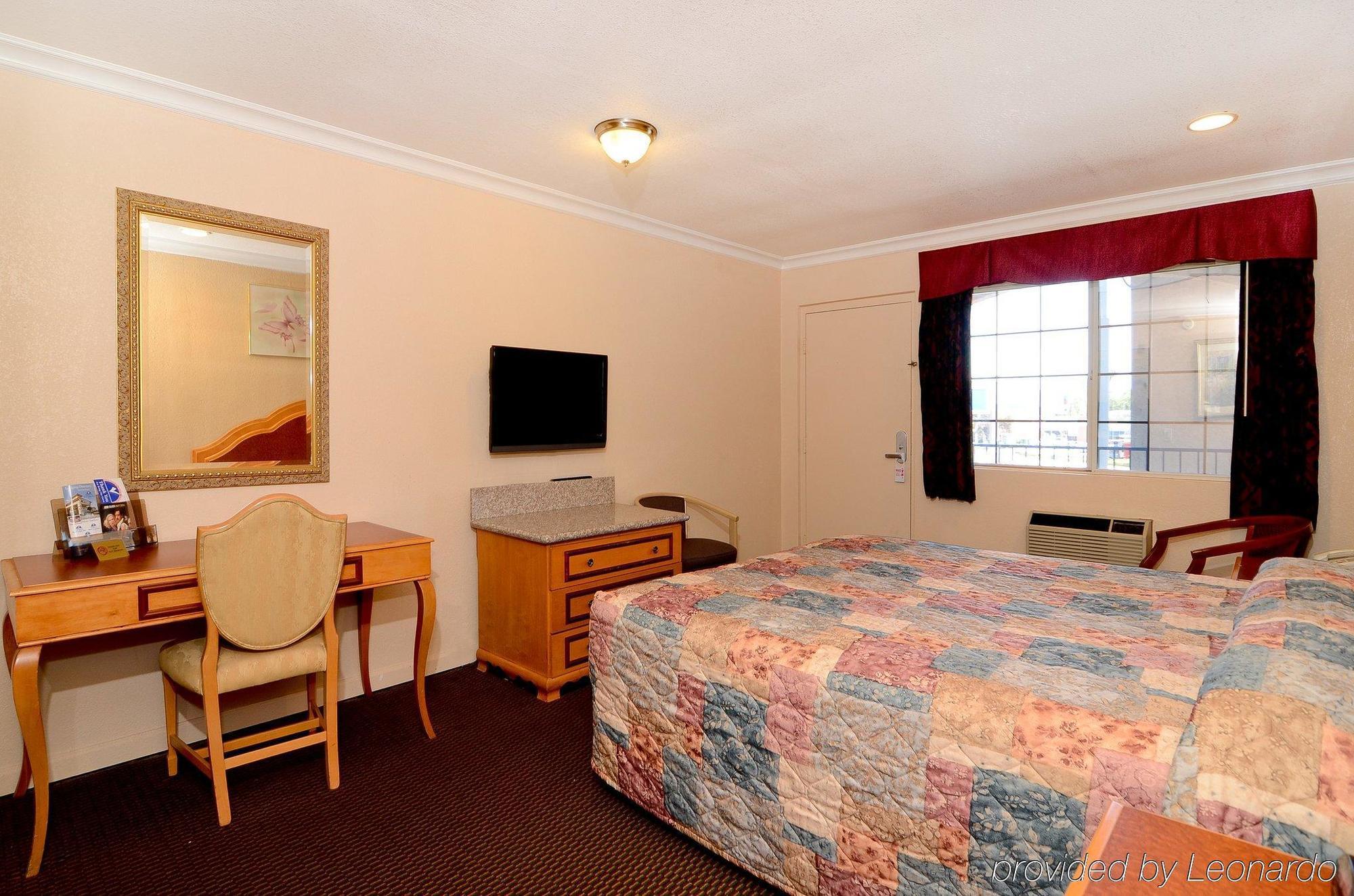 Americas Best Value Inn Corona Quarto foto