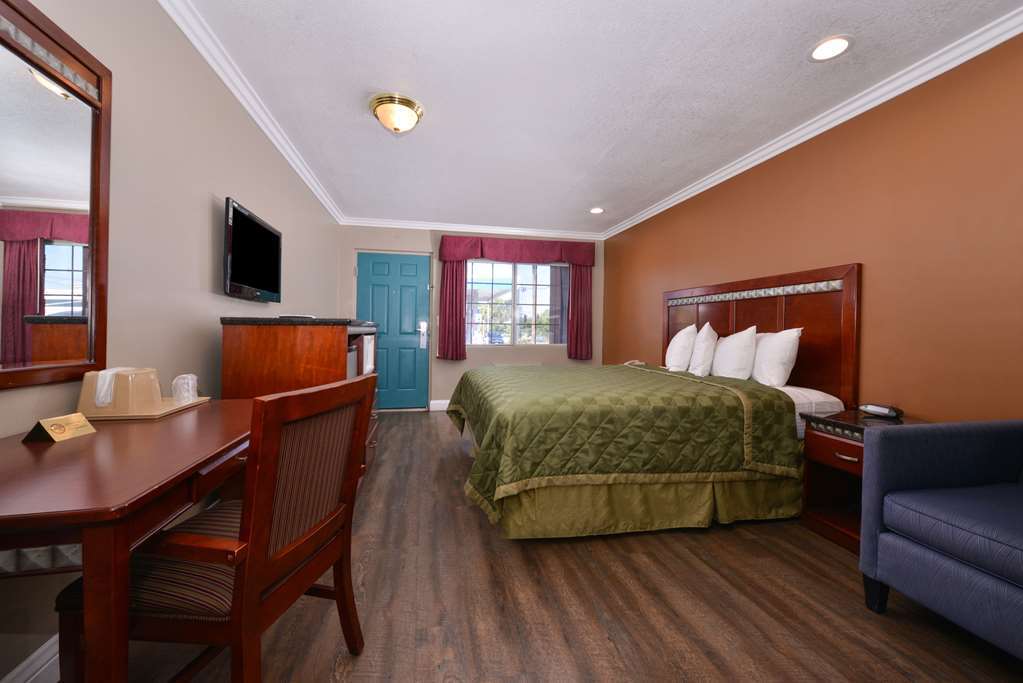 Americas Best Value Inn Corona Quarto foto