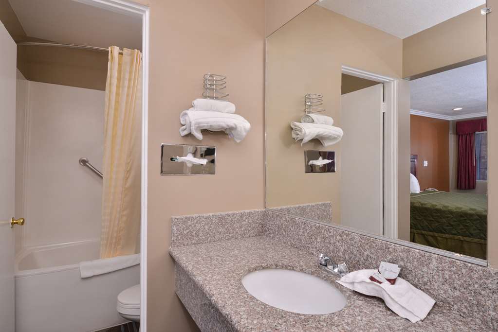 Americas Best Value Inn Corona Quarto foto