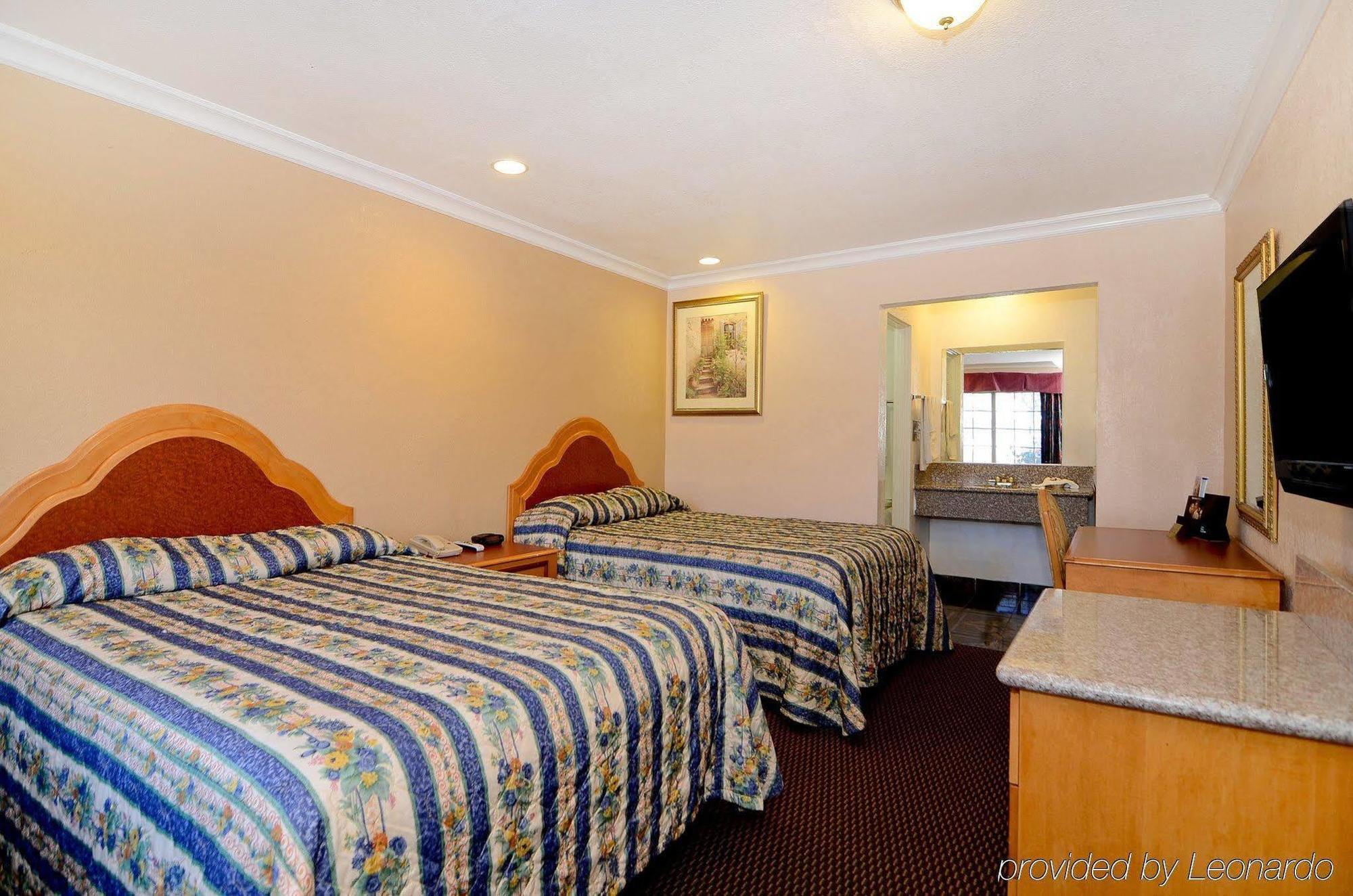 Americas Best Value Inn Corona Quarto foto