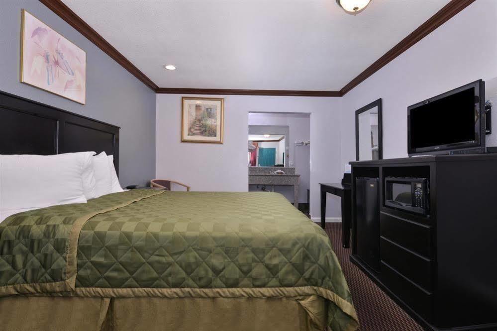 Americas Best Value Inn Corona Exterior foto